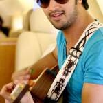 Atif Aslam Biceps Size, Height, Weight, Body Measurements